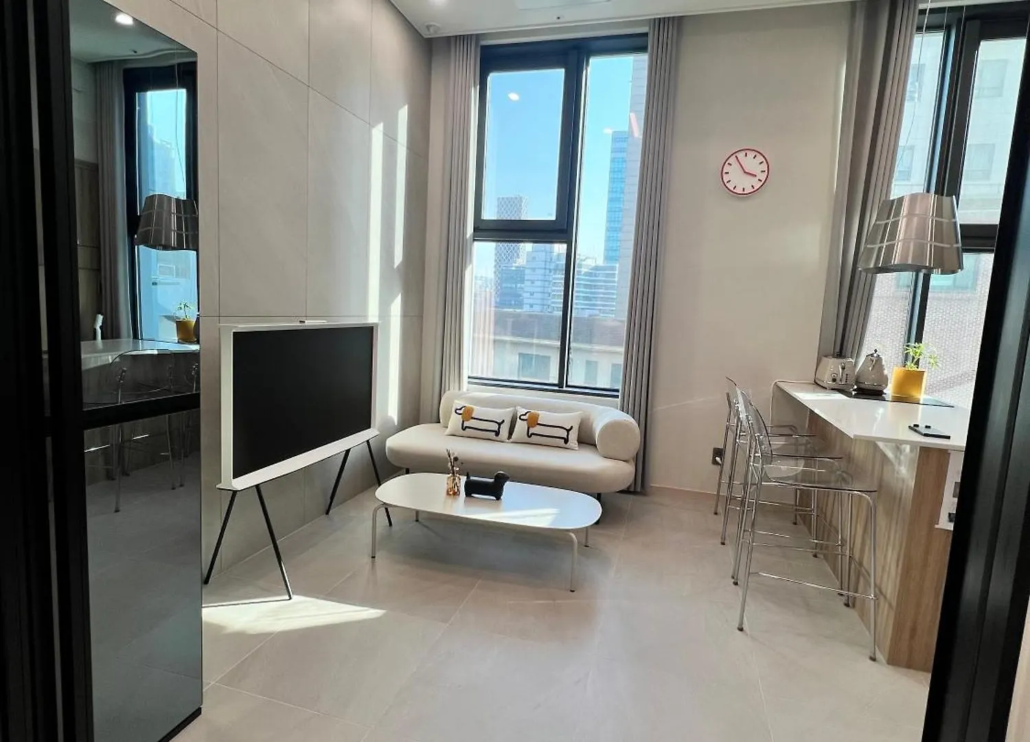 3-Warm Newly-Build Apt Near Dongdaemun History & Culture Park Station Seoul