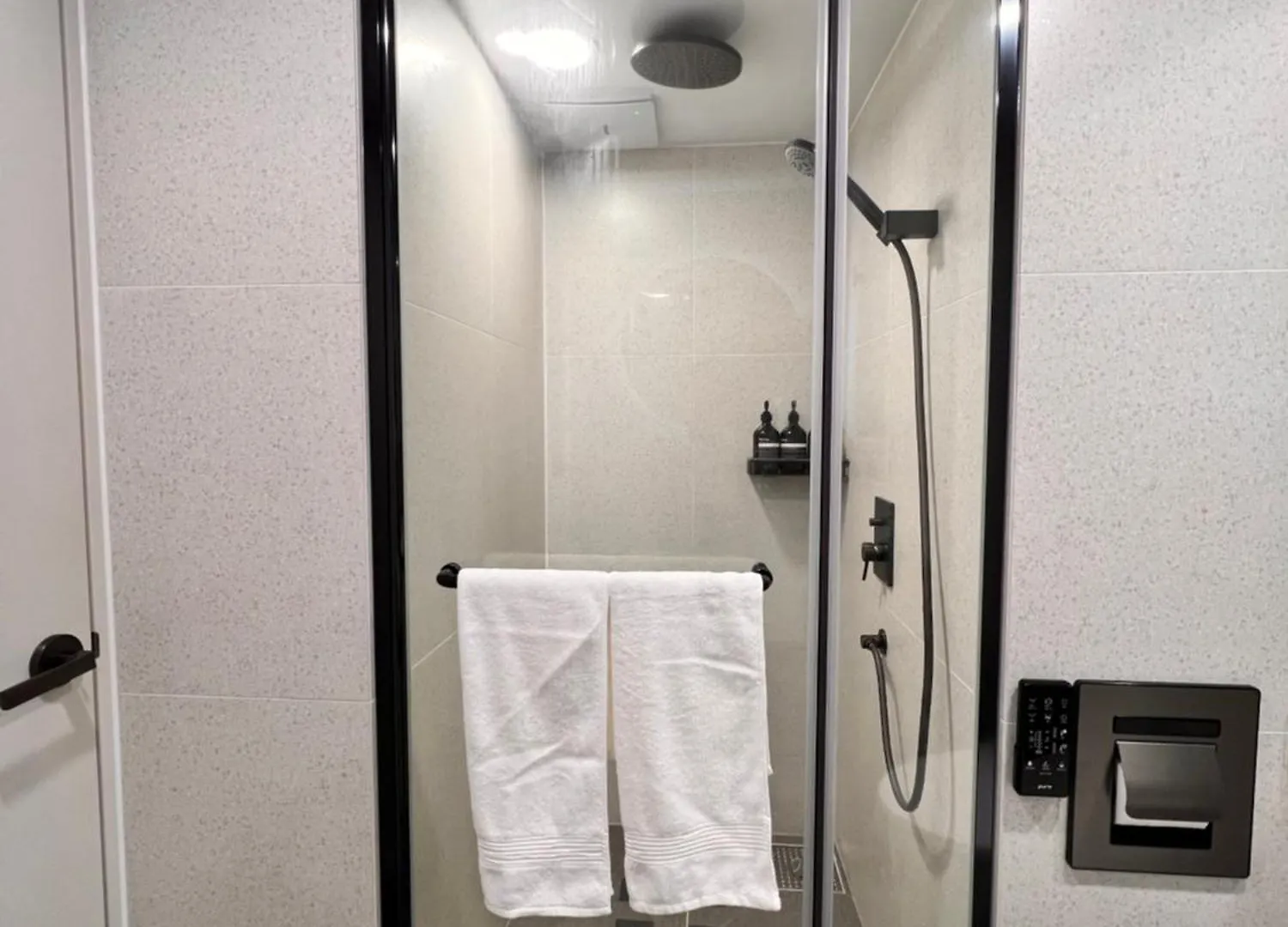 3-Warm Newly-Build Apt Near Dongdaemun History & Culture Park Station Seoul Sydkorea